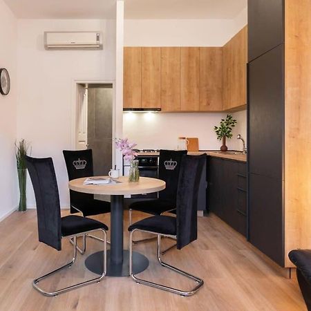 Niko And Sofia'S Apartment Urban Stay Zagreb Bagian luar foto