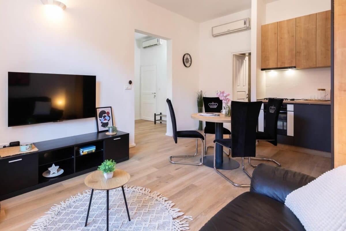 Niko And Sofia'S Apartment Urban Stay Zagreb Bagian luar foto